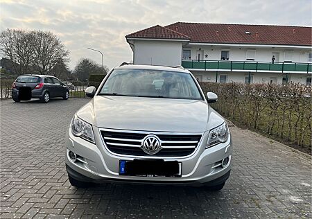 VW Tiguan Volkswagen 2.0 TSI 147 kW Automatik Track & Fiel...