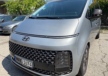 Hyundai Staria 2.2 CRDi Signature Automatik 4WD Sign...