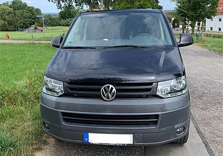 VW T5 Transporter Volkswagen metallic mit eingebautem Bett