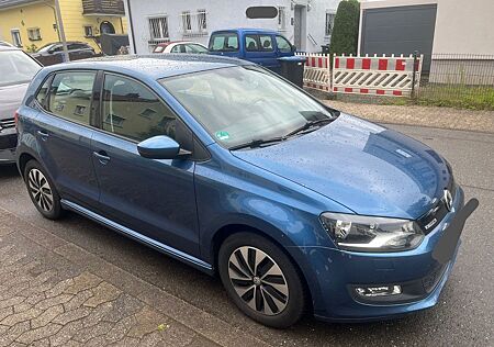 VW Polo Volkswagen 1.4 TDI BlueMotion blau