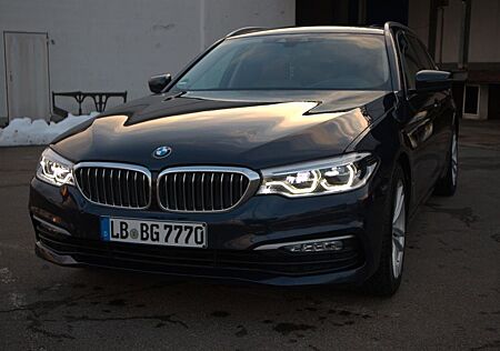 BMW 540d xDrive Touring - AHK--SERVICE-KAMERA