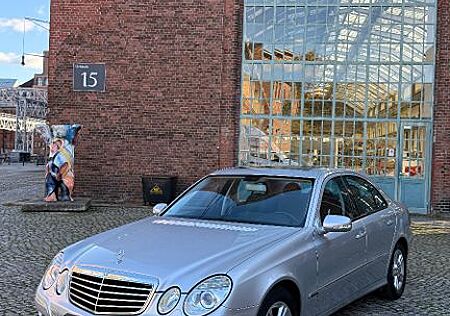 Mercedes-Benz E 220 gebraucht kaufen Mercedes-Benz E 220 CDI AVANTGARDE - IRIDIUMSILBER