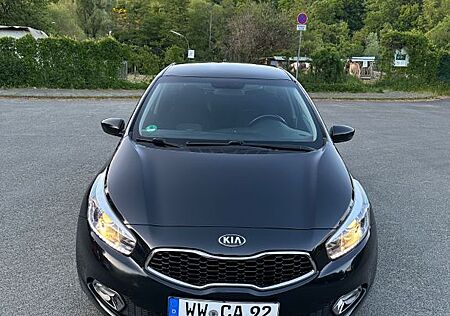 Kia Cee'd / Ceed 1.6 CRDi Dream Team Edition Dre...