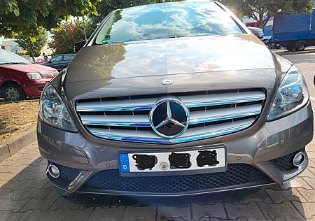 Mercedes-Benz B 180 -