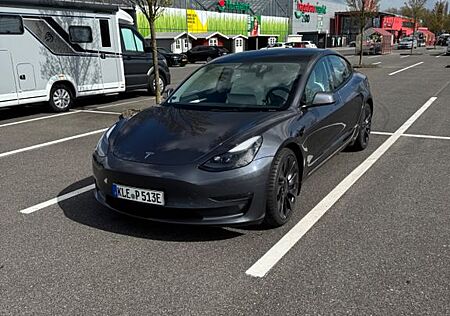 Tesla Model 3 Allradantrieb mit Dualmotor Performa...