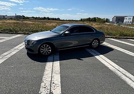 Mercedes-Benz E 220 d 4MATIC Autom. -