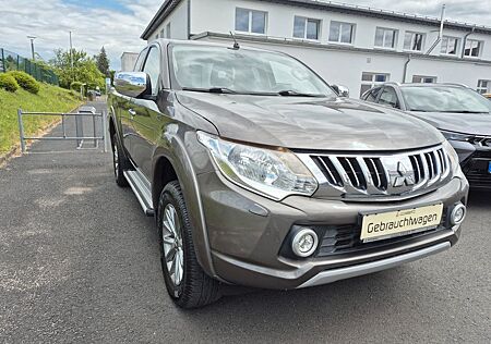 Mitsubishi L200 Plus Club Cab 4WD