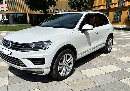 VW Touareg Volkswagen 3.0 V6 TDI R-Line VOLL STDHZG