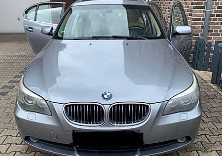 BMW 523i -