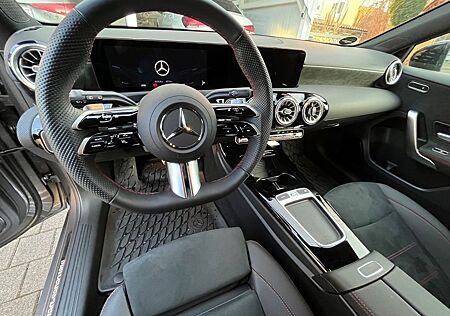 Mercedes-Benz A 200 DCT -