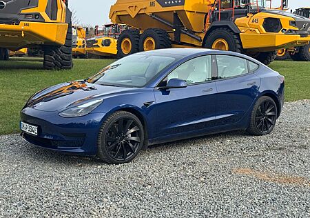 Tesla Model 3 Standard / 1. HD / 8-Fach / Weißes Leder