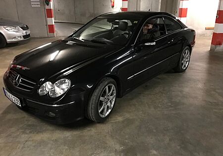Mercedes-Benz 220