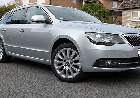 Skoda Superb 1.8 TSI Exclusive Combi AHK Sehr gepflegt