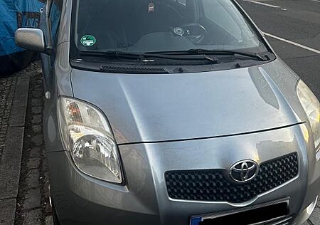 Toyota Yaris 1,3-l-VVT-i Cool Cool