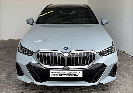 BMW i5 eDrive40 Tour. M Sport LiveCock.LED.GSD.