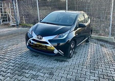 Toyota Aygo (X) Aygo (X) 1,0-l-VVT-i x-play touch x-shift x-...