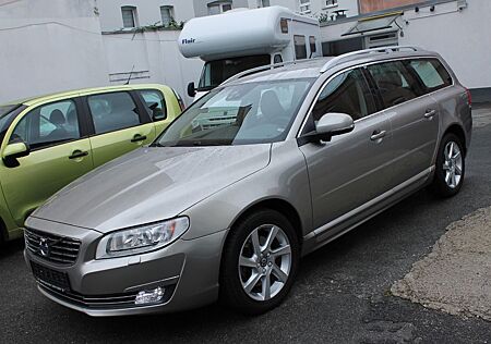 Volvo V70 gebraucht kaufen Volvo V70 Kombi Summum AWD-INSCIRIPTION