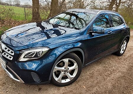 Mercedes-Benz GLA 250 4MATIC DCT -