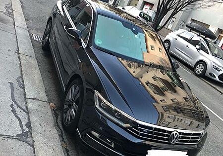 VW Passat Volkswagen 2.0 TDI SCR DSG 4MOTION R-Line