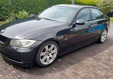 BMW 320i E90 150 PS schwarz Bj 2005