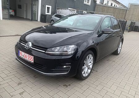 VW Golf Volkswagen VII Lim. Highline BMT NAVI-KAMERA-XENON-PDC