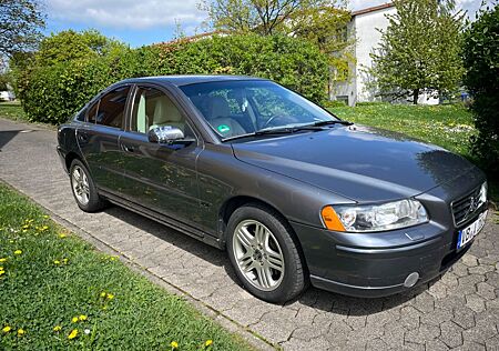 Volvo S60 2.4D Kinetic Automatic. Neu zahnriemen