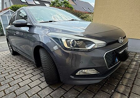 Hyundai i20 1.4 Style neue Allwetterreifen Goodyear