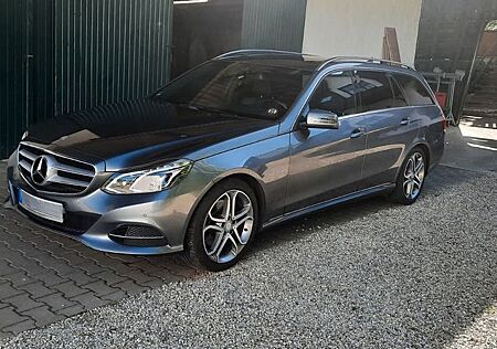 Mercedes-Benz E 220 BlueTEC BE T Edition AVANTG. Auto. Edi...