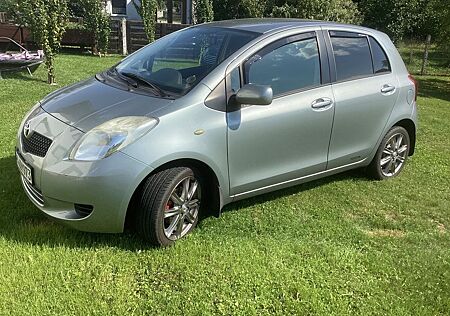 Toyota Yaris 1,3-l-VVT-i Executive Executive