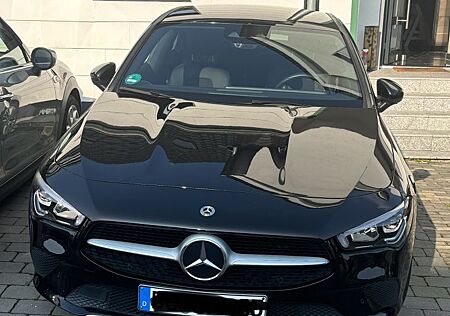 Mercedes-Benz CLA 180 -