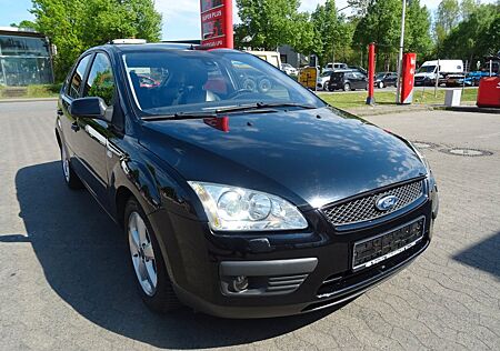 Ford Focus Lim. Titanium*TÜV NEU*XENON*SITZHEIZUNG*