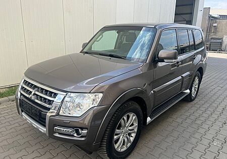 Mitsubishi Pajero 3.2 DI-D Diamant Edition.Kamera.7 Sitzer