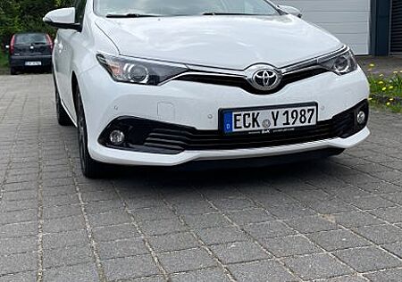 Toyota Auris Design Edition 1,2-l-Turbo S/S Design ...