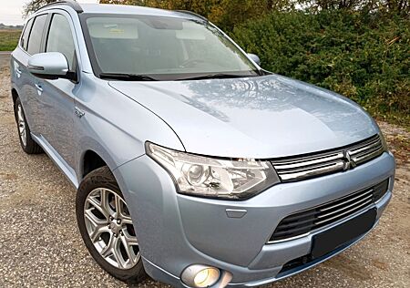 Mitsubishi Outlander SUV PHEV 4x4 AHK 1500kg!