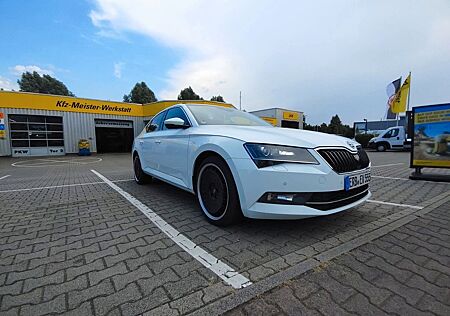 Skoda Superb 2.0 TDI L&K 140kw SCR PANO ACC DCC STDHZG
