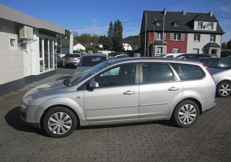 Ford Focus 1.6 Turnier Ghia Klima/AHK/TüV-01/2026!!!