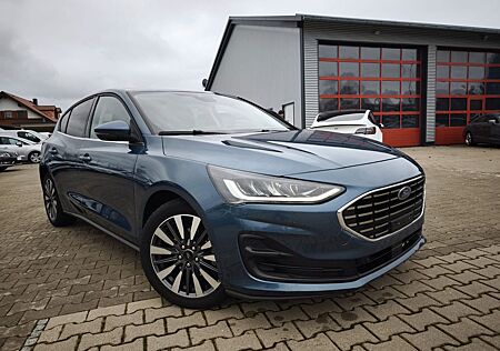 Ford Focus Lim. Titanium LED Kamera Navi uvm.