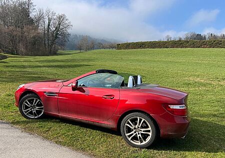 Mercedes-Benz SLK 200 BE Roadster Airscarf Navi Leder Shzg