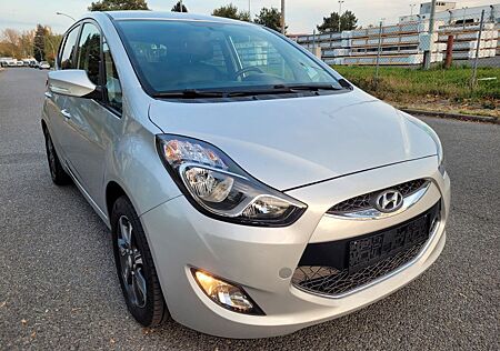 Hyundai ix20 UEFA EURO 2012 Edition*LEDER*SITZHEIZUNG*TÜV NE