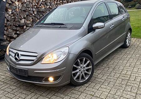 Mercedes-Benz B 200 -Leder-1 Hand-Tempomat