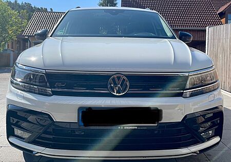 VW Tiguan Volkswagen 2.0 TDI 140kW DSG 4MOTION R-line black