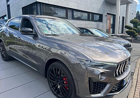 Maserati Levante GranSport Q4 Nerissimo Vollausstattung