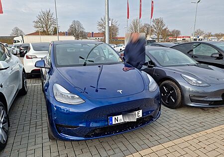 Tesla Model Y SR RWD AHK Mwst. ausweisbar