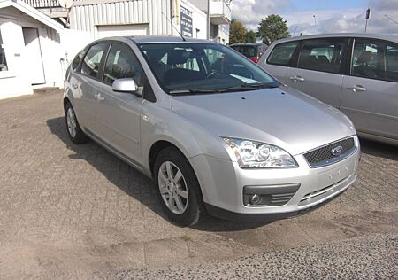 Ford Focus Lim. GhiaErst 50600 km Scheckheftgepflegt