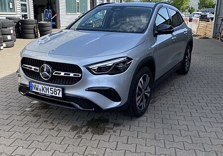Mercedes-Benz GLA 180 Progressive Navi/Distronic/Keyless-Go