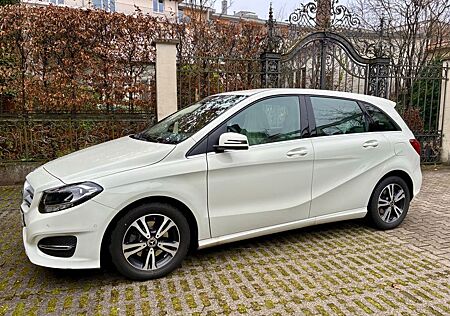 Mercedes-Benz B 200 DCT -