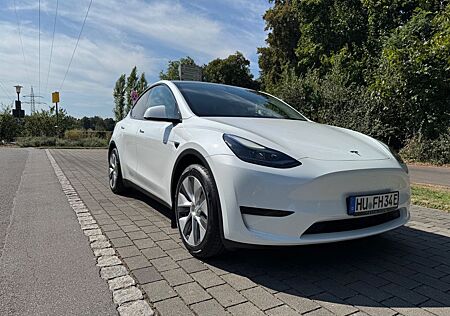 Tesla Model Y Hinterradantrieb RWD Garantie