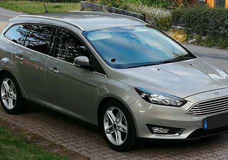 Ford Focus *Titanium* Automatik* Kamera* AHK* Navi*