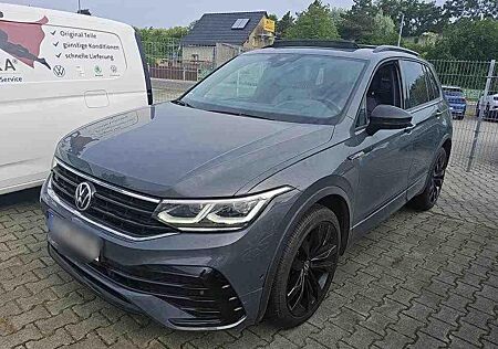 VW Tiguan Volkswagen R-Line Black 4Mot AHK HUD Pano StHeizung
