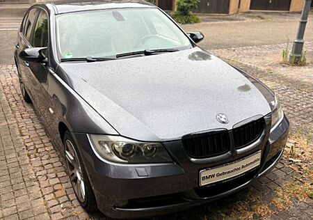 BMW 320i - E90 2005